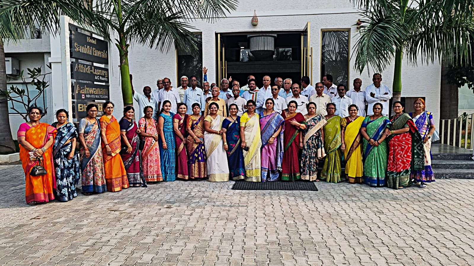 Group photo of paticipants in Yadadri-Swarnagiri Pilgrimage on 16th March 2026.jpeg